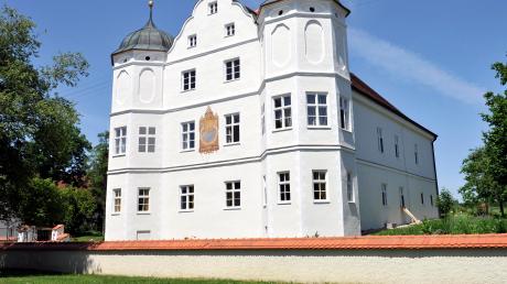 Ebenso wie das ganze Dorf wurde auch Schloss Rudolfshausen in Holzhausen in den vergangenen Jahren wieder herausgeputzt. 