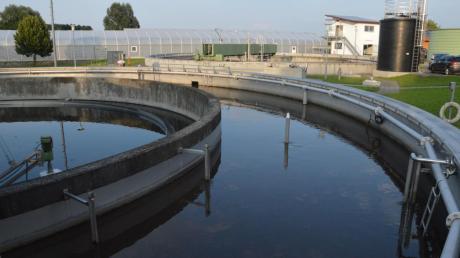 Im Verbandsklärwerk Neu-Weil werden seit 1997 die Abwässer der elf Ortsteile sowie des Fliegerhorstes Penzing gereinigt. 