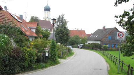 Über ein Parkverbot an der Nordseite der Kaspar-Ett-Straße hat der Eresinger Gemeinderat diskutiert. 
