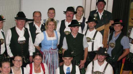 Der Festaussschuss des 92. Lechgau-Trachtenfestes in Apfeldorf erhielt beim Helferfest eine Film- und Foto-DVD als Dank. 
