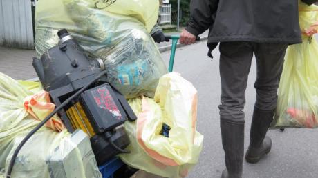 Müll, aufgesammelt zwischen Utting und Schondorf, bei der Aktion „Ammersee ohne Müll ist schee.“  
