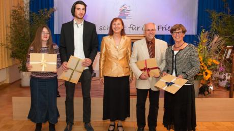 Die Gewinner (von links): Xenia Valeth, Fabian Jäger, Roland Greißl, Gisela Drechsel und Stifterin Helene Walterskirchen (Mitte). 
