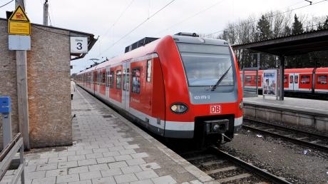 In Mittelfranken wurde ein Mann von einer S-Bahn überfahren und tödlich verletzt.