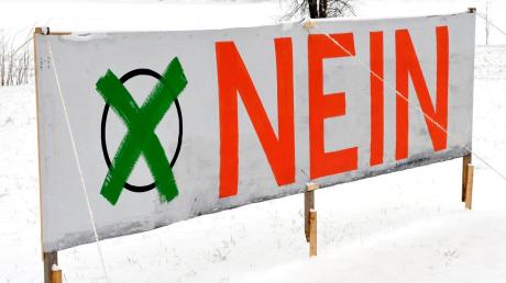 „Nein“ hieß es nicht nur auf diesem großen Schild in einem Garten an der Haupstraße. „Nein“ sagte gestern auch die Mehrheit der Eresinger zu der von der Gemeinderatsmehrheit befürworteten Logistikhalle an der Geltendorfer Straße.
