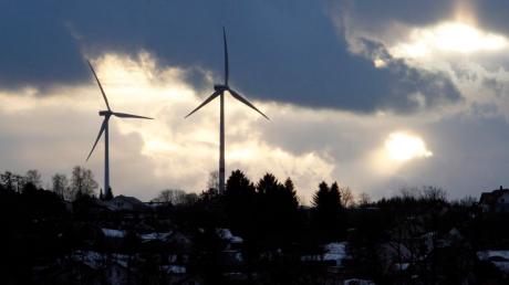 In direkter Nachbarschaft zu Denklingen – bei Menhofen – drehen sich schon zwei Windräder. Das Windkraft-Projekt in Denklingen ist vorerst kein Thema mehr. Auch die Ergebnisse der Windmessung werden erst einmal nicht ausgewertet. 