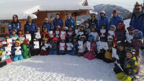 Einen herrlichen Wintertag erlebten die Kinder aus den Kindergärten von Eresing, Finning und Schwifting bei ihrem Skikurs in Unterammergau.  

