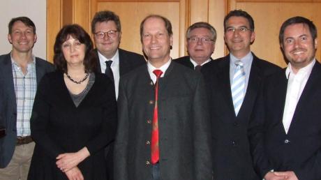 Die CSU Utting hat ihren Vorstand neu gewählt (von links): CSU-Kreisgeschäftsführer Rainer Jünger, Claudia Sauter, Landtagsabgeordneter Alex Dorow, Michael Vierheilig, Hermann Bruckner, Alexander Noll und Ralph Seitz. 