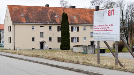 In der Fliegerhorstsiedlung am westlichen Ortsrand von Penzing sollen zusätzliche Wohnungen entstehen. Ein anderes Bauprojekt, das immer noch durch einen Aufsteller angekündigt wird, soll nach dem Willen der Gemeinde nicht verwirklicht werden.  
