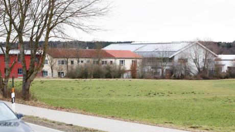 Die Gemeinde Eresing will die für eine Erweiterung des Gewerbegebietes gekaufte Wiese wieder loswerden, doch der frühere Besitzer will sie nicht mehr haben. 