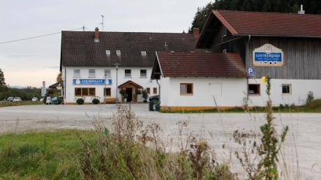 Der Landgasthof Lustberghof liegt an der B17 bei Denklingen. Seit über zwei Jahren ist der Bau einer Tankstelle auf dem Grundstück Thema im Gemeinderat.