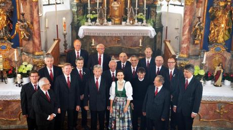 Der Gesangverein „Frisch auf“ mit Chorleiterin Regina Pfeiffer sang beim Rassofest in Untermühlhausen. 	 	