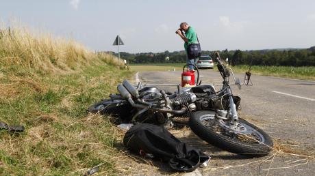 Bei einem Unfall zwischen Windach und Eresing am Samstagnachmittag ist ein Motorradfahrer sehr schwer verletzt worden. 