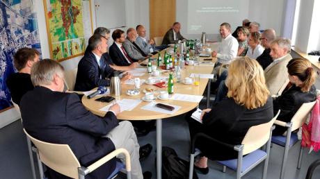 In großer Runde trafen sich gestern alle an der Machbarkeitsstudie beteiligten Personen in der Landsberger Stadtverwaltung. 