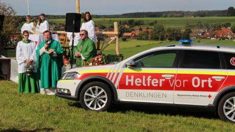 Im Rahmen einer Bergmesse gab es von Pfarrer Oliver Grimm den Segen für das neue Fahrzeug der Denklinger Helfer vor Ort. 