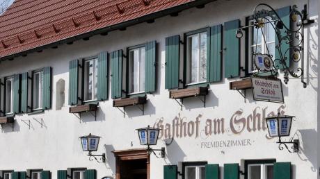 Der Gasthof am Schloß hat seine Pforten geschlossen. Ein Käufer wurde bislang nicht gefunden. Demnächst wird der Gemeinderat diskutieren, ob die Gemeinde Windach das Gebäude erwirbt. 