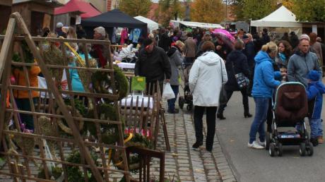 Trotz der wenig einladenden Temperaturen war der Herbstmarkt in Leeder gut besucht. 