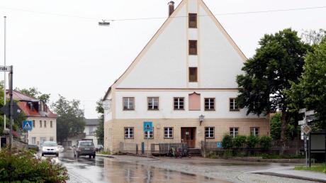 Der ehemalige Gasthof Hirsch gehört jetzt der Gemeinde Denklingen, die dort künftig ihre Verwaltung unterbringen will.