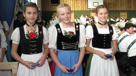 Johanna Schiegg (Mitte) aus Hofstetten errang in der Altersklasse bis 13 Jahre den ersten Platz, gefolgt von Amelie Schauer aus Rottenbuch (links) und Selina Eirenschmalz aus Steingaden.