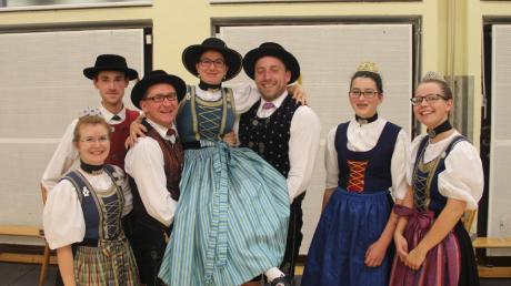 Die erfolgreichen Teilnehmer des Heimat- und Trachtenvereins beim Wertungsplattelns in Geltendorf. 	