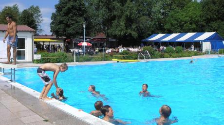Seit 1965 hat die Prittriching ein Freibad. Im selben Jahr wurde die Gemeinde „Gold-Dorf“ beim Bundeswettbewerb „Unser Dorf soll schöner werden“. 