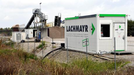 An der Einfahrt der Firma Lachmayr in Schöffelding soll im Bereich des Containers ein Bürogebäude entstehen.