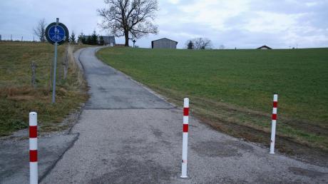 Ob die Durchgangssperre am Kleinen Hornberg zwischen Ober- und Unterapfeldorf bleiben darf, darüber wird wohl ein Gericht entscheiden müssen. 