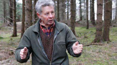 Uli Kreutzer betreut für die Deutsche Ameisenschutzwarte unter anderem das Waldgebiet im Frauenwald. Er kennt dabei die Lebensgewohnheiten der für den Forst so wichtigen Tiere. 