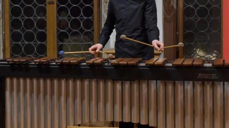 Laurenz Heugel zeigte am Marimbaphon, wie viel Klang in einem Schlaginstrument stecken kann. 	 	