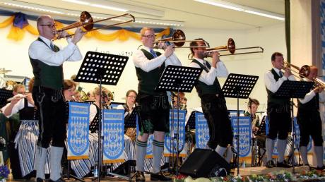Der Posaunen-Dixie „Happy Trombones“ mit sechs Posaunen war einer der Höhepunkte beim Frühjahrskonzert der Apfeldorfer Trachtenkapelle. 	 	