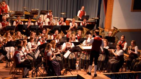 Ein anspruchsvolles Programm präsentierte der Musikverein Unter-Oberdießen unter der Leitung von Andreas Frommel mit sehr großer Musikalität. 	 	