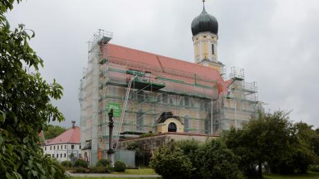 Die St. Ulrich Kirche in Eresing erhält einen neuen Anstrich.