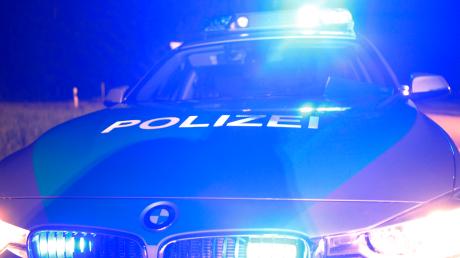 In der Nacht auf Samstag musste die Polizei einem 21-jährigen BMW-Fahrer hintrerherjagen. Symbolbild 