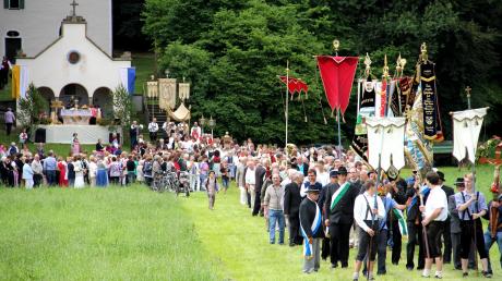 Mit einer Prozession feiern die Eresinger Gläubigen das Patrozinium des Heiligen Ulrich.