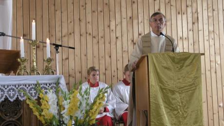 Beim Volksfestgottesdienst in der Lechauhalle sprach Kauferings neuer Pfarrer Helmut Friedl erstmals zu seiner Gemeinde. 