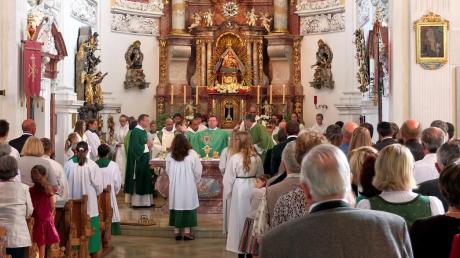 Mit einem Gottesdienst wurde die Zusammenlegung von sieben Pfarreien zur Pfarreiengemeinschaft Vilgertshofen-Stoffen gefeiert. 	