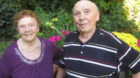 Seit 65 Jahren sind sie auf den Tag genau verheiratet: Josef und Hermine Lang aus Pestenacker. 	