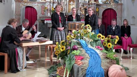 Beim Erntedank-Singen in der Pfarrkirche Reichling lauschten die Besucher den Darbietungen von fünf Gruppen. 	