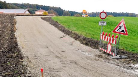 Hier sieht man noch nicht die neue Umgehungsstraße in Eresing, lediglich die Zufahrt zu einem Aussiedlerhof westlich des Dorfes wurde in der vergangenen Woche ausgebaut.