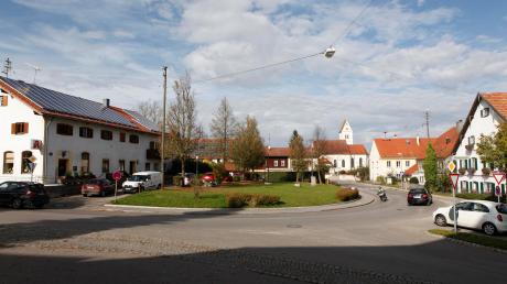 Wie lässt sich das Typische eines Dorfes bewahren? Darüber wurde bei einer Veranstaltung in Penzing (Foto) referiert.
