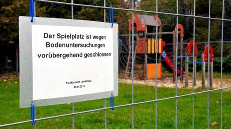 Der Spielplatz in der Rot-Kreuz-Straße in Landsberg ist seit einem Jahr gesperrt.