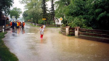 Bilder wie solche, sollen künftig der Vergangenheit angehören. Die Aufnahme von Helmut Thalmayr stammt aus dem Jahr 2006 und zeigt das Hochwasser in der Kirchbergstraße.