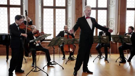 Herbert Janko (Mitte) moderierte das Konzert gekonnt und gab Stücke aus Operetten zum Besten. 