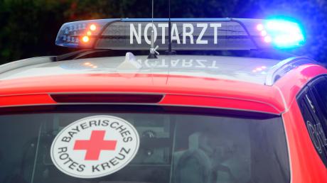 Einsatzkräfte von Rettungsdienst und Feuerwehr sind in Breitbrunn am Ammersee von Asylbewerbern angegriffen worden.