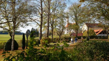 Auf dem kleinen Friedhof südöstlich von Vilgertshofen sollen künftig auch Baumbestattungen möglich sein.
