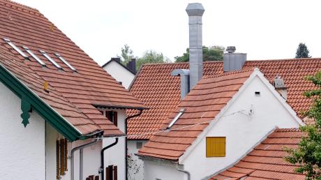 Welche Dächer sind in Eresing erlaubt und welche nicht? Über den umstrittenen Bebauungsplan „Ortskern“ wird jetzt im Zuge des Kindergartenanbaus wieder gesprochen.