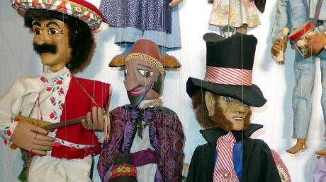 Unzählige handgefertigte Marionetten sind in den Besitz der Gemeinde Rott gelangt. Die lässt nun den Wert ermitteln.