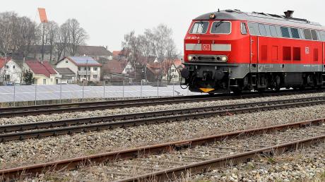 Im Zuge der Elektrifizierung der Bahnstrecke München-Lindau befürchten die Anwohner der Bahnlinie – im Bild der Penzinger Ortsteil Epfenhausen – ein verstärktes Lärmaufkommen.