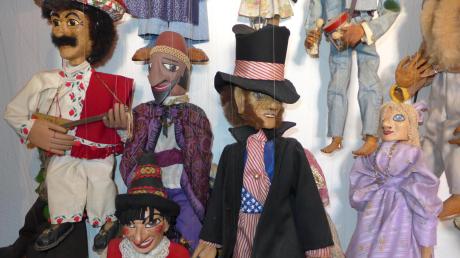 Bei den in Rott entdeckten Marionetten dürfte es sich um wertvolle Stücke handeln. Das haben Recherchen von Gemeinderat Simon Krötz ergeben. Doch es gibt keinen Markt für die Figuren, und so muss die Gemeinde einen Käufer suchen.