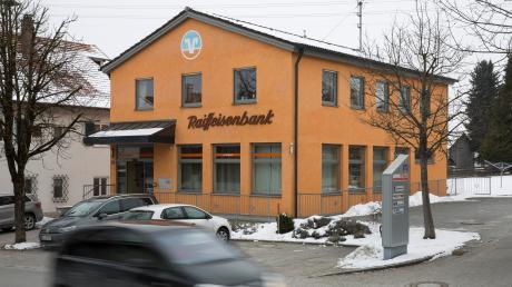 Die VR-Bank Starnberg-Herrsching-Landsberg schließt unter anderem ihre Filiale in Rott. Jetzt formiert sich Widerstand im Ort.