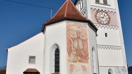 Die Sanierung der Pfarrkirche St. Georg in Pürgen ist abgeschlossen. Auch die Darstellung des Christopherus an der Außenfassade wurde restauriert. Am Sonntag können sich die Gläubigen ein Bild davon machen.